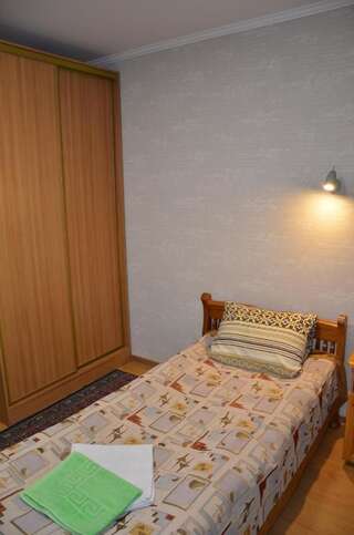 Мини-отель Hotel Trias Киев Стандартный одноместный номер с общей ванной комнатой-3